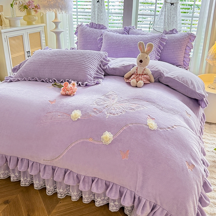 91家纺网 家纺一手货源 找家纺 唐人居 2025新款高克重牛奶绒花边夹棉四件套-蝴蝶纷飞 蝴蝶纷飞-浅紫