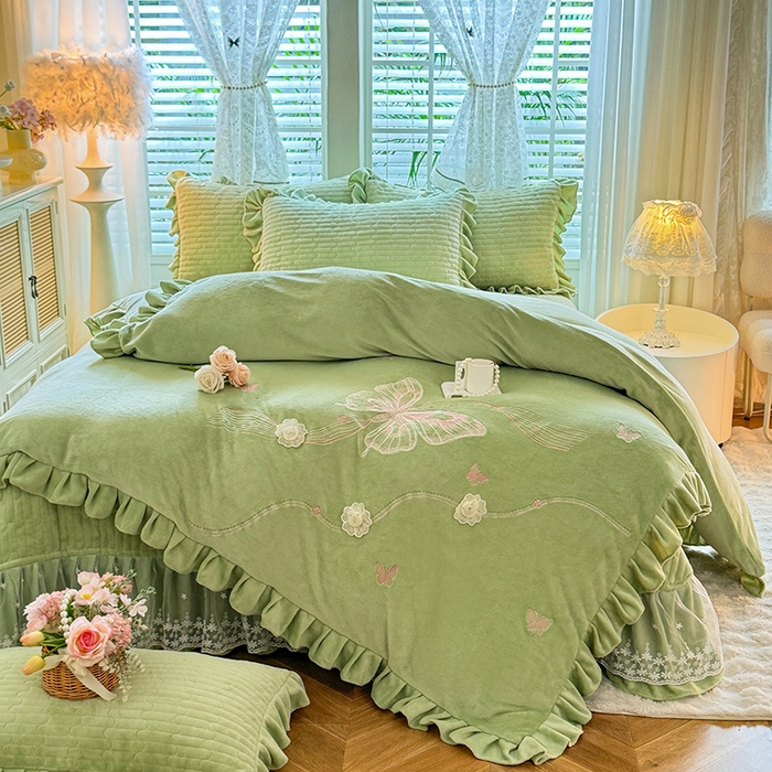 91家纺网 家纺一手货源 找家纺 唐人居 2025新款高克重牛奶绒花边夹棉四件套-蝴蝶纷飞 蝴蝶纷飞-草绿
