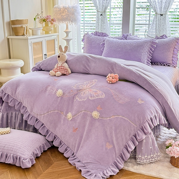 91家纺网 家纺一手货源 找家纺 唐人居 2025新款高克重牛奶绒花边夹棉四件套-蝴蝶纷飞 蝴蝶纷飞-浅紫