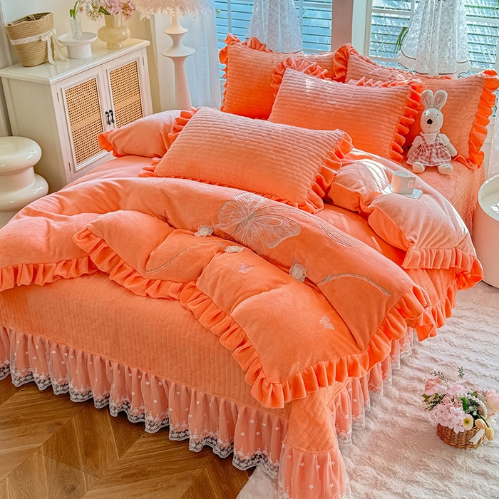 91家纺网 家纺一手货源 找家纺 唐人居 2025新款高克重牛奶绒花边夹棉四件套-蝴蝶纷飞 蝴蝶纷飞-暖橘