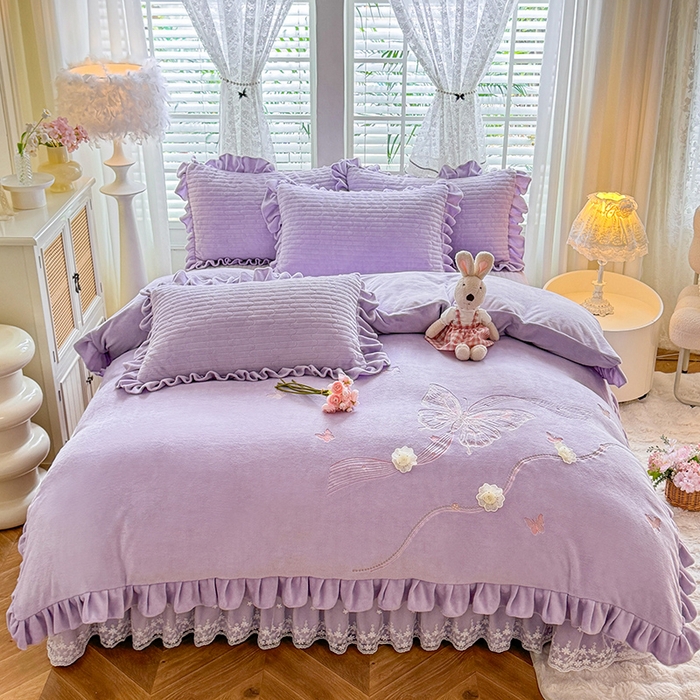 91家纺网 家纺一手货源 找家纺 唐人居 2025新款高克重牛奶绒花边夹棉四件套-蝴蝶纷飞 蝴蝶纷飞-浅紫