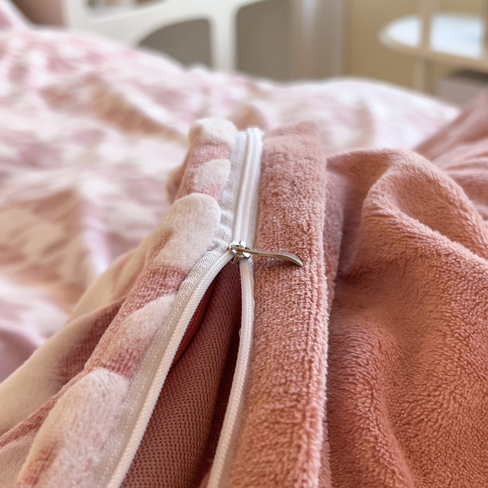 91家纺网 家纺一手货源 找家纺 （总）印季家纺 2025新款背印立体剪花牛奶绒四件套