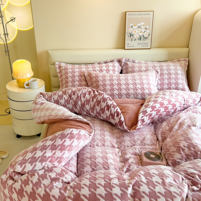 91家纺网 家纺一手货源 找家纺 （总）印季家纺 2025新款背印立体剪花牛奶绒四件套