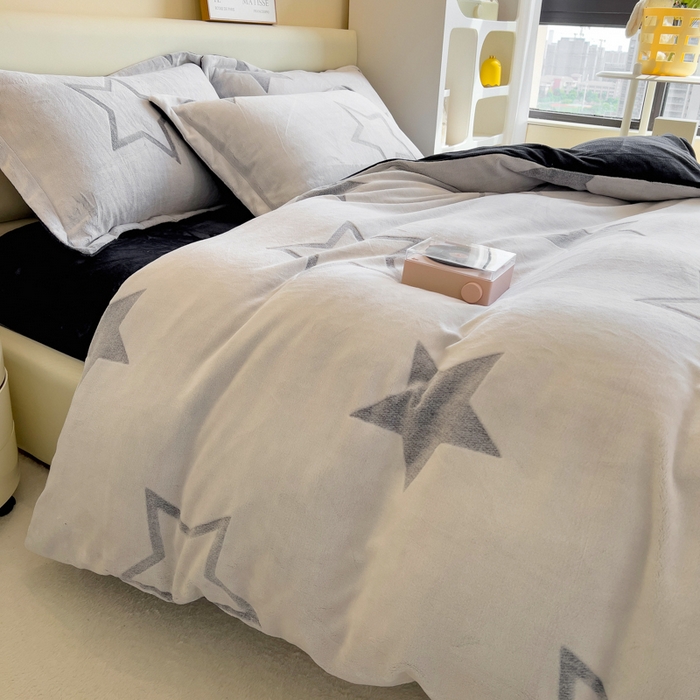 91家纺网 家纺一手货源 找家纺 印季家纺 2025新款背印立体剪花牛奶绒四件套 星空-灰