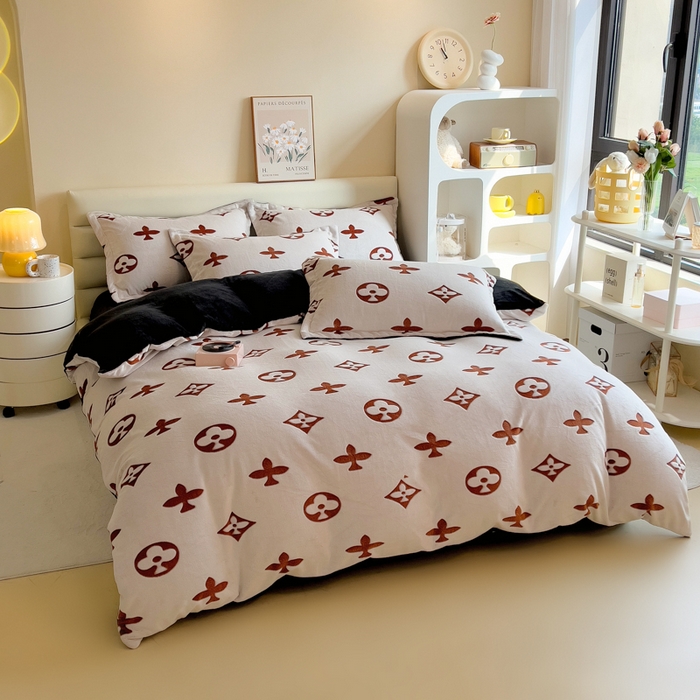 91家纺网 家纺一手货源 找家纺 印季家纺 2025新款背印立体剪花牛奶绒四件套 梅花-橙