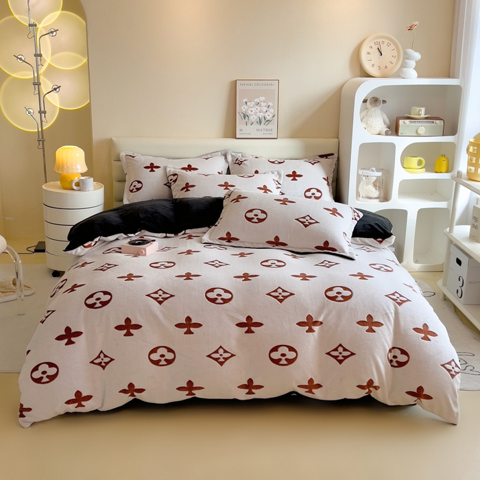 91家纺网 家纺一手货源 找家纺 印季家纺 2025新款背印立体剪花牛奶绒四件套 梅花-橙