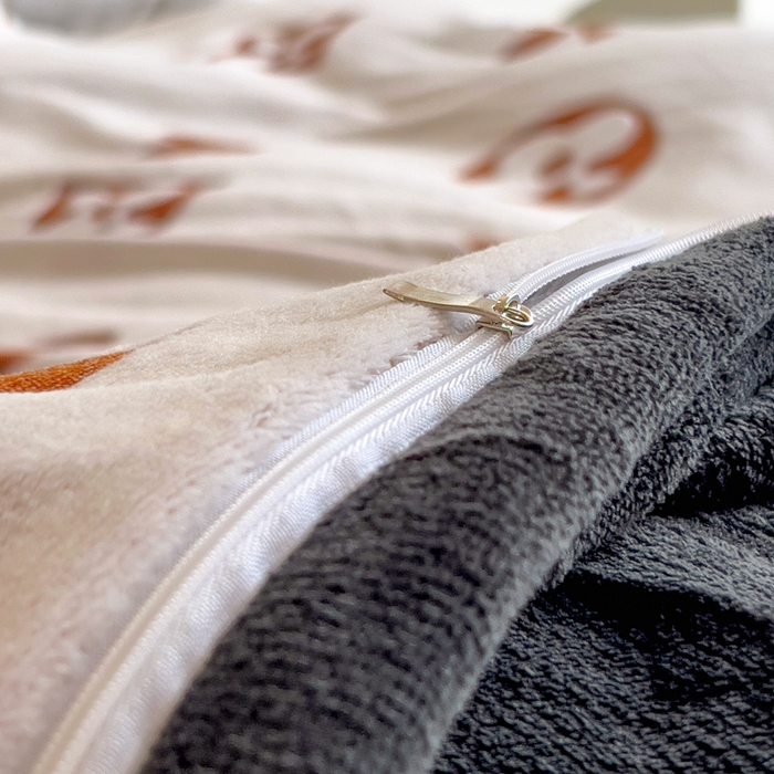 91家纺网 家纺一手货源 找家纺 印季家纺 2025新款背印立体剪花牛奶绒四件套 梅花-橙