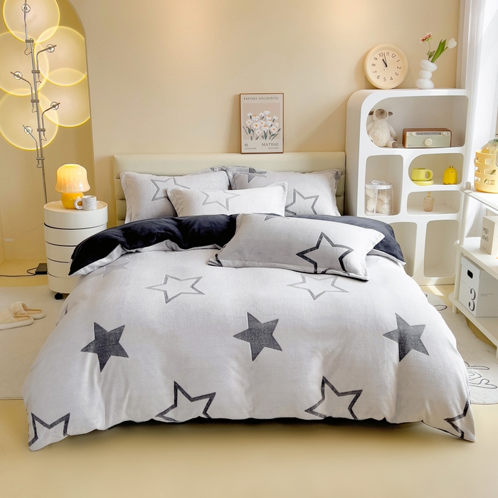 91家纺网 家纺一手货源 找家纺 印季家纺 2025新款背印立体剪花牛奶绒四件套 星空-灰