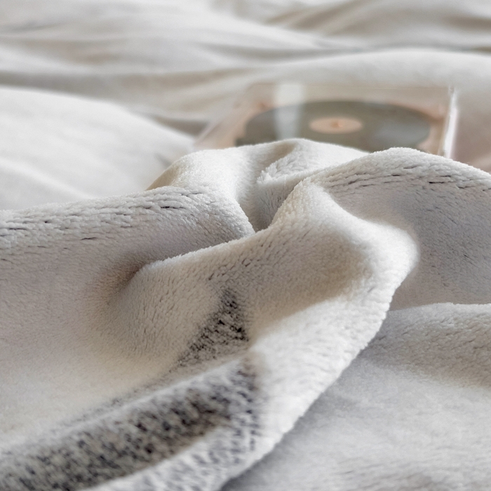 91家纺网 家纺一手货源 找家纺 印季家纺 2025新款背印立体剪花牛奶绒四件套 星空-灰