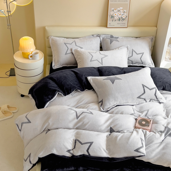91家纺网 家纺一手货源 找家纺 印季家纺 2025新款背印立体剪花牛奶绒四件套 星空-灰