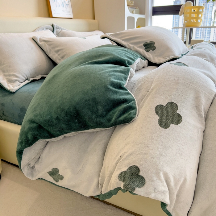 印季家纺 2025新款背印立体剪花牛奶绒四件套 幸运草-墨绿