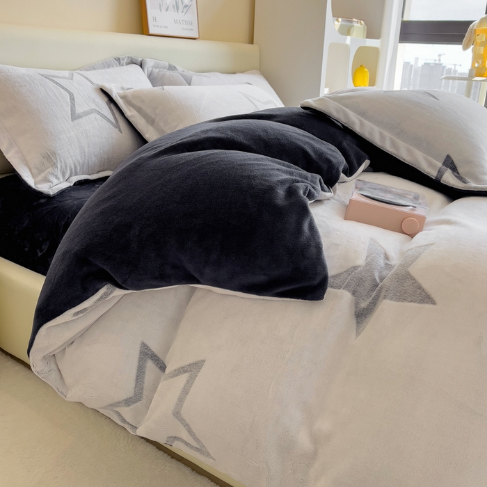 91家纺网 家纺一手货源 找家纺 印季家纺 2025新款背印立体剪花牛奶绒四件套 星空-灰