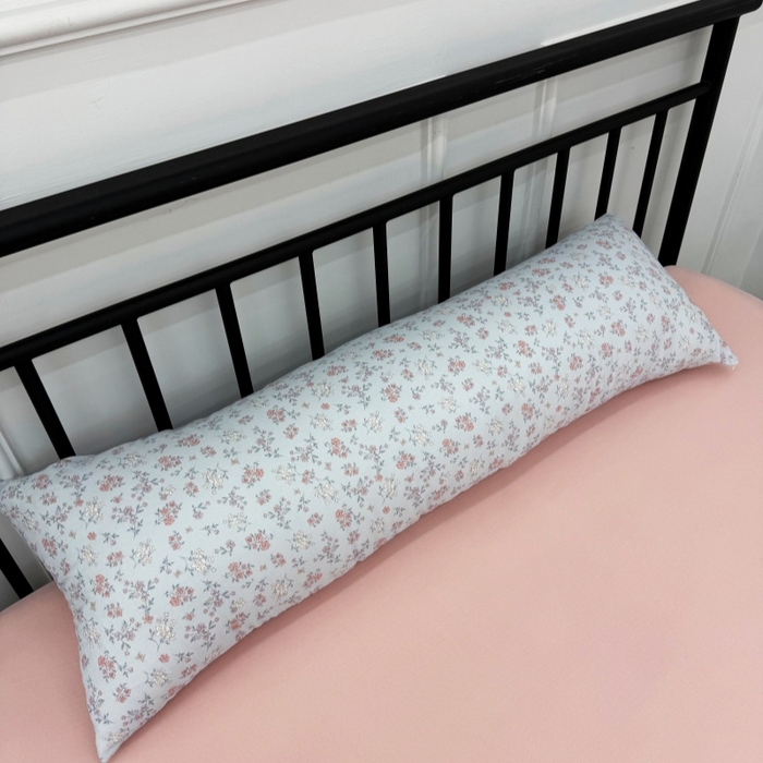 91家纺网 家纺一手货源 找家纺 塞纳2025新款全棉有氧双层纱长方形可爱长条抱枕 云纱