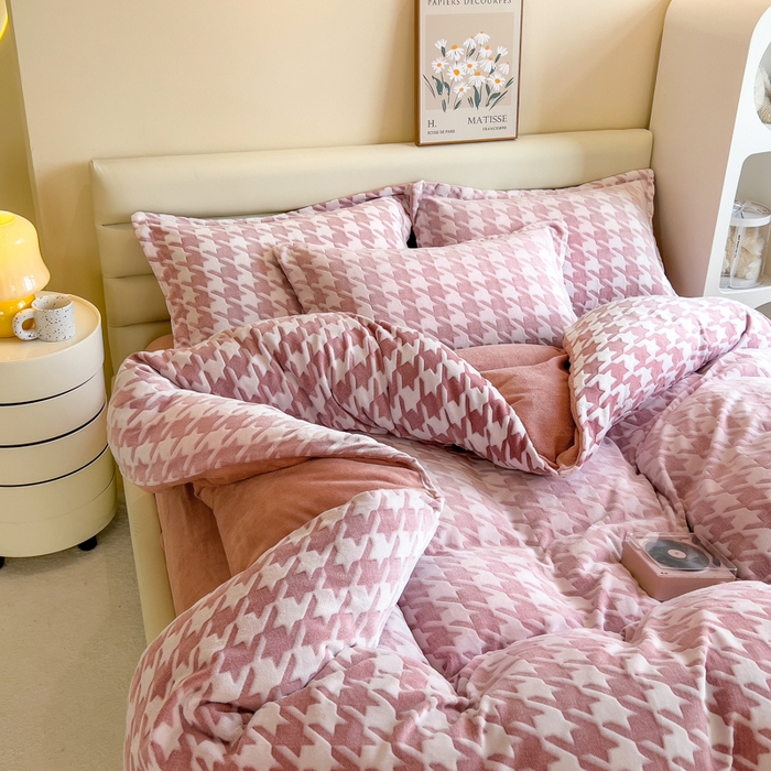 91家纺网 家纺一手货源 找家纺 （总）印季家纺 2025新款背印立体剪花牛奶绒四件套