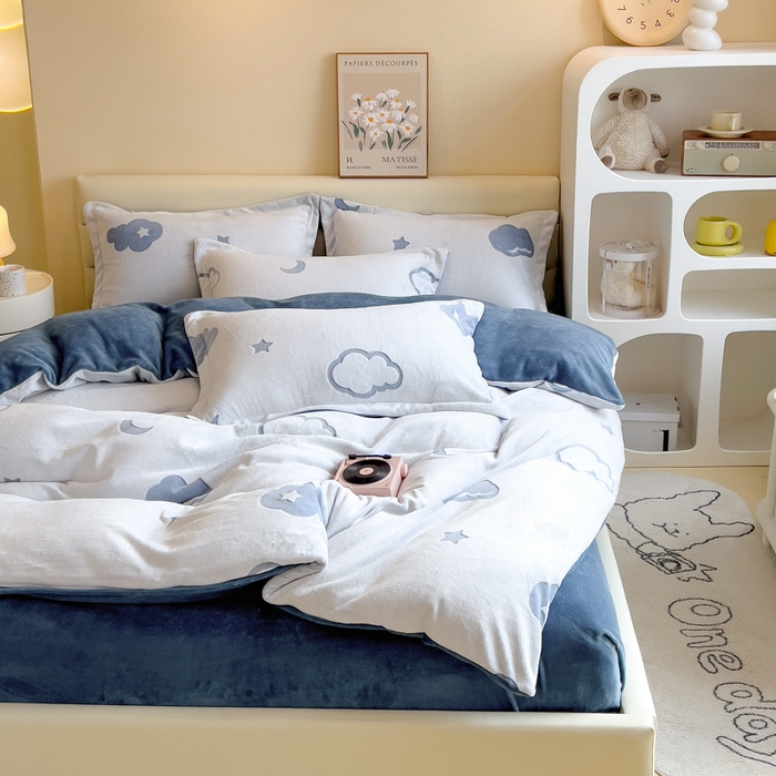 91家纺网 家纺一手货源 找家纺 印季家纺 2025新款背印立体剪花牛奶绒四件套 夜空-蓝