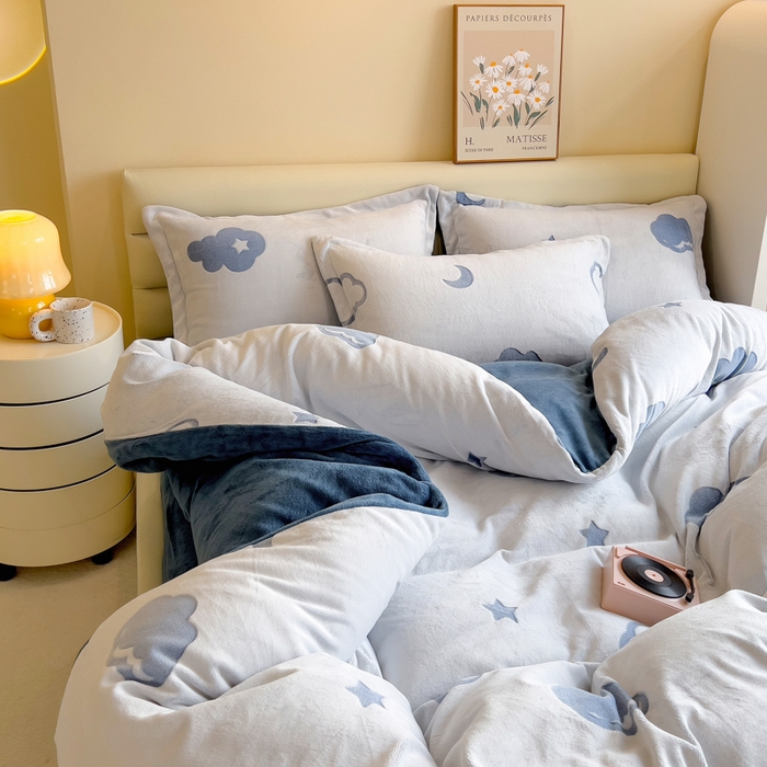 91家纺网 家纺一手货源 找家纺 印季家纺 2025新款背印立体剪花牛奶绒四件套 夜空-蓝