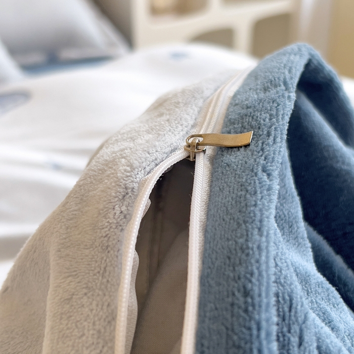 91家纺网 家纺一手货源 找家纺 印季家纺 2025新款背印立体剪花牛奶绒四件套 夜空-蓝