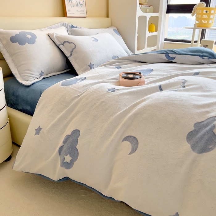 91家纺网 家纺一手货源 找家纺 印季家纺 2025新款背印立体剪花牛奶绒四件套 夜空-蓝