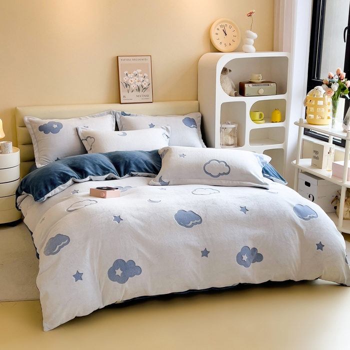 91家纺网 家纺一手货源 找家纺 印季家纺 2025新款背印立体剪花牛奶绒四件套 夜空-蓝