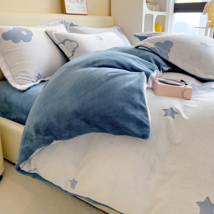 91家纺网 家纺一手货源 找家纺 印季家纺 2025新款背印立体剪花牛奶绒四件套 夜空-蓝