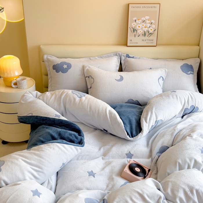 91家纺网 家纺一手货源 找家纺 印季家纺 2025新款背印立体剪花牛奶绒四件套 夜空-蓝