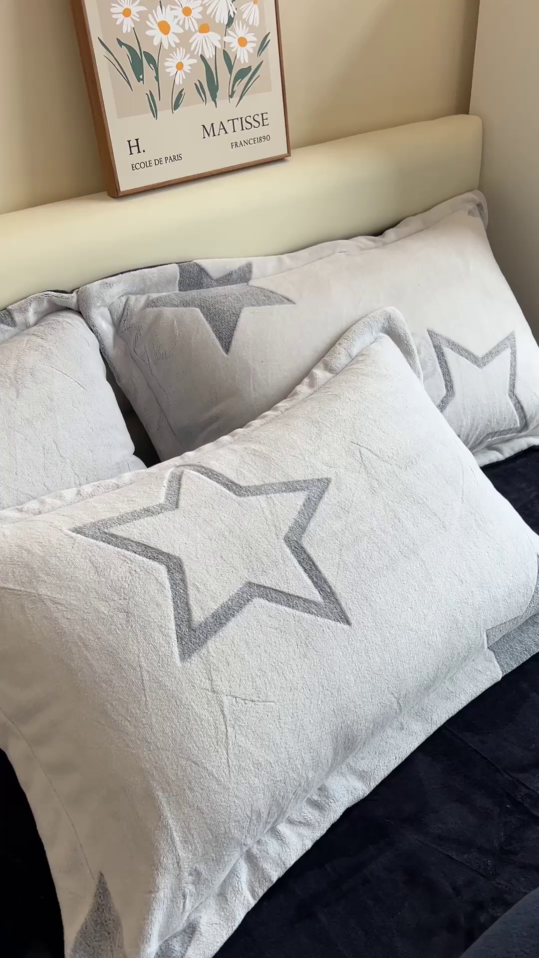 91家纺网 家纺一手货源 找家纺 印季家纺 2025新款背印立体剪花牛奶绒四件套 星空-灰