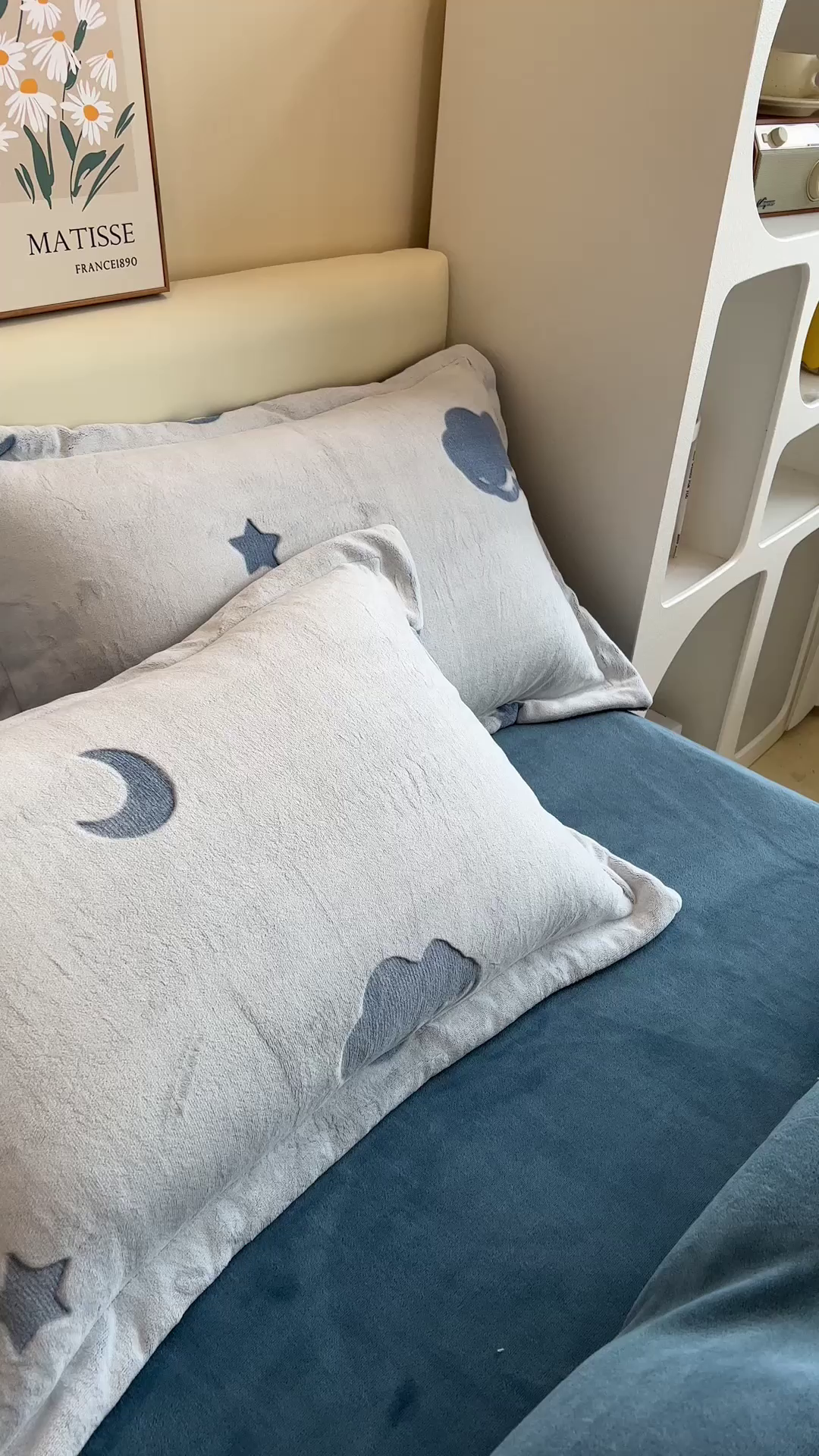 91家纺网 家纺一手货源 找家纺 印季家纺 2025新款背印立体剪花牛奶绒四件套 夜空-蓝