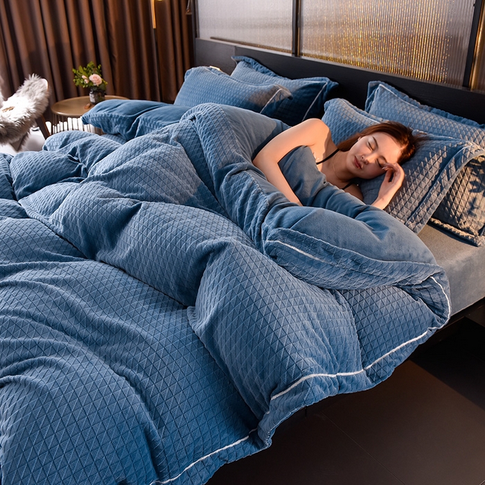 91家纺网 家纺一手货源 找家纺 （总）印季家纺 2025新款华夫格三角格牛奶绒四件套