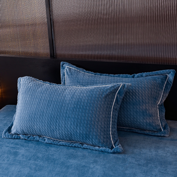 91家纺网 家纺一手货源 找家纺 印季家纺 2025新款华夫格三角格牛奶绒四件套 蓝灰