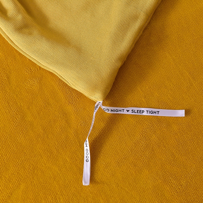 91家纺网 家纺一手货源 找家纺 印季家纺 2025新款华夫格三角格牛奶绒四件套 姜黄