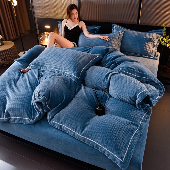 91家纺网 家纺一手货源 找家纺 印季家纺 2025新款华夫格三角格牛奶绒四件套 蓝灰