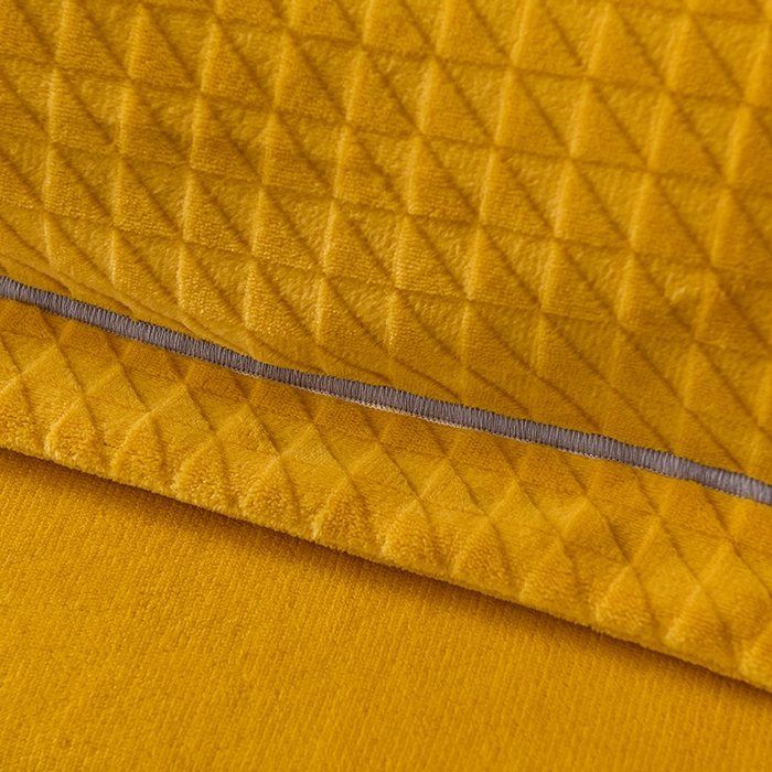 91家纺网 家纺一手货源 找家纺 印季家纺 2025新款华夫格三角格牛奶绒四件套 姜黄