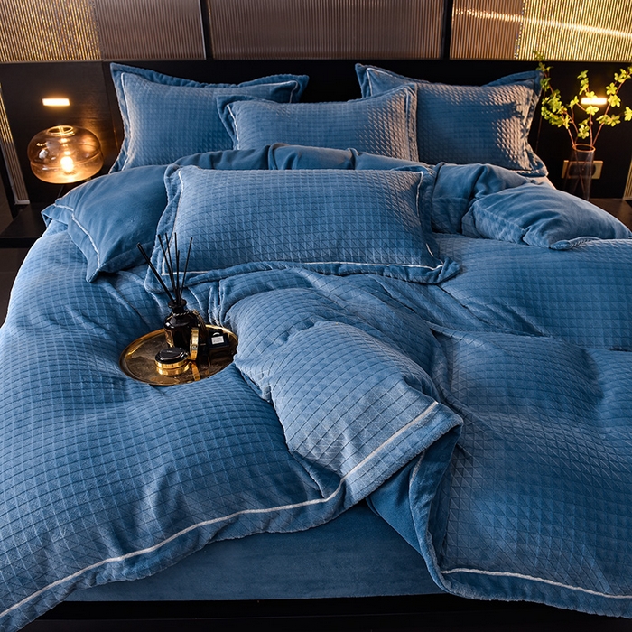 91家纺网 家纺一手货源 找家纺 印季家纺 2025新款华夫格三角格牛奶绒四件套 蓝灰