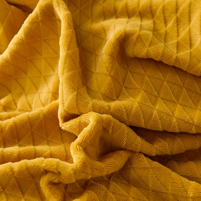 91家纺网 家纺一手货源 找家纺 印季家纺 2025新款华夫格三角格牛奶绒四件套 姜黄