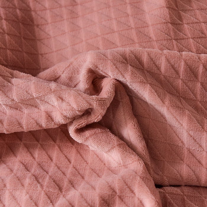 91家纺网 家纺一手货源 找家纺 印季家纺 2025新款华夫格三角格牛奶绒四件套 豆沙