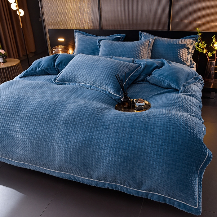 91家纺网 家纺一手货源 找家纺 印季家纺 2025新款华夫格三角格牛奶绒四件套 蓝灰