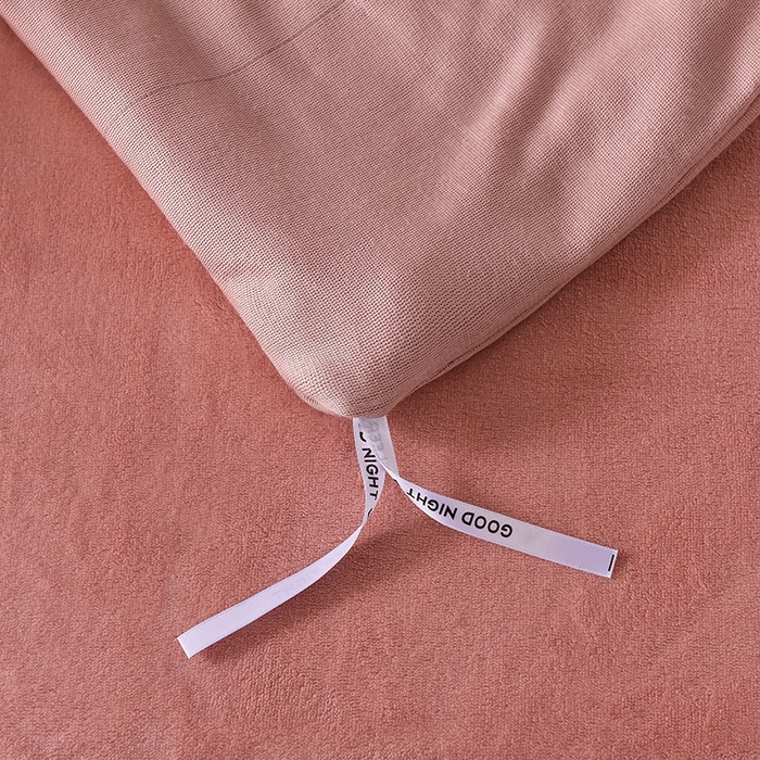 91家纺网 家纺一手货源 找家纺 印季家纺 2025新款华夫格三角格牛奶绒四件套 豆沙