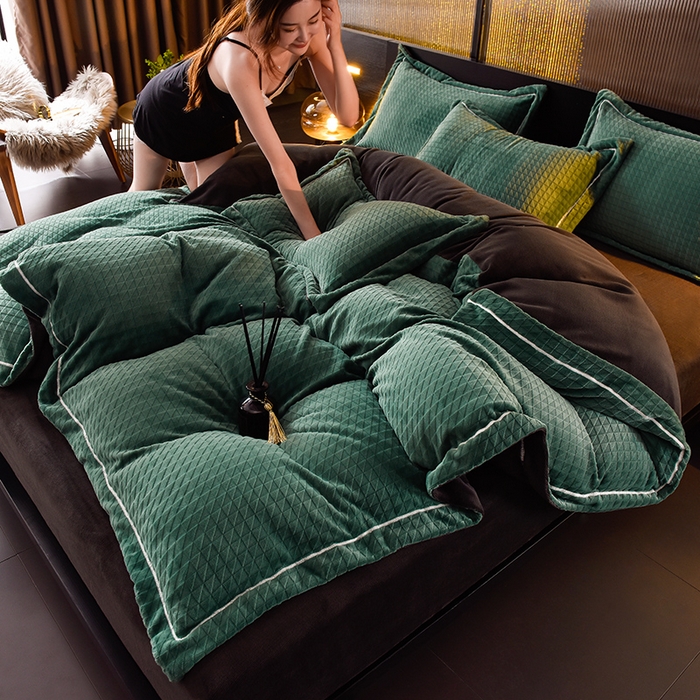 91家纺网 家纺一手货源 找家纺 印季家纺 2025新款华夫格三角格牛奶绒四件套 墨绿-灰