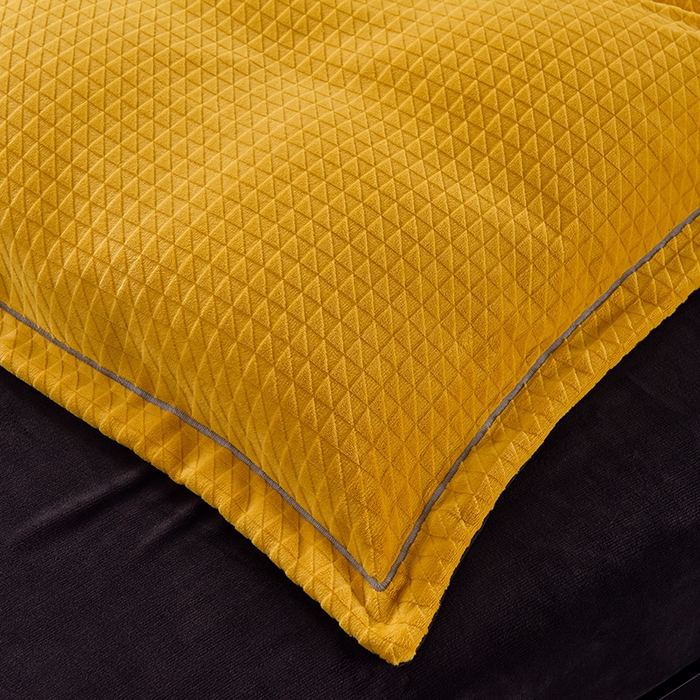 91家纺网 家纺一手货源 找家纺 印季家纺 2025新款华夫格三角格牛奶绒四件套 姜黄-灰