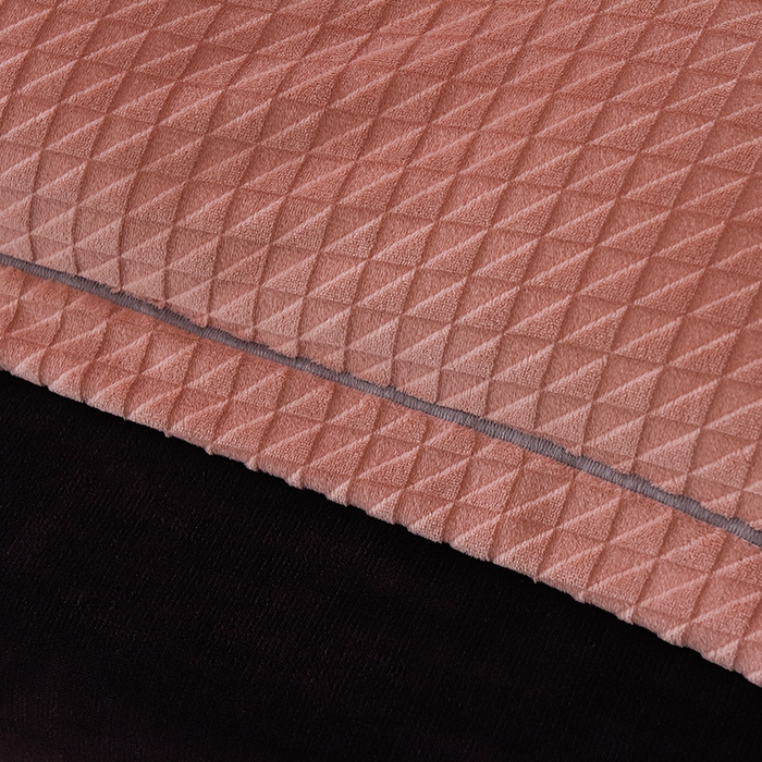 91家纺网 家纺一手货源 找家纺 印季家纺 2025新款华夫格三角格牛奶绒四件套 豆沙-灰