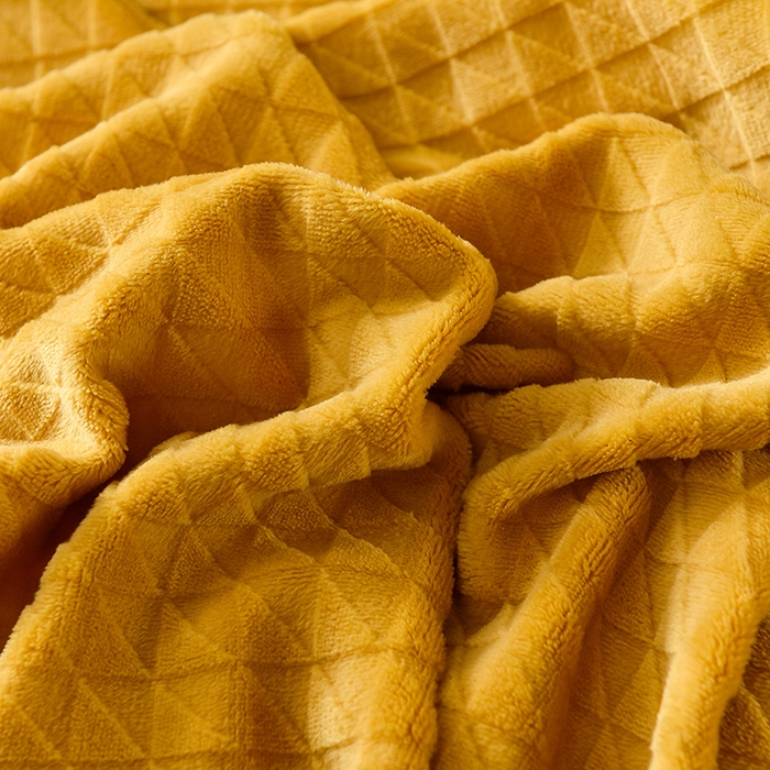 91家纺网 家纺一手货源 找家纺 印季家纺 2025新款华夫格三角格牛奶绒四件套 姜黄-灰