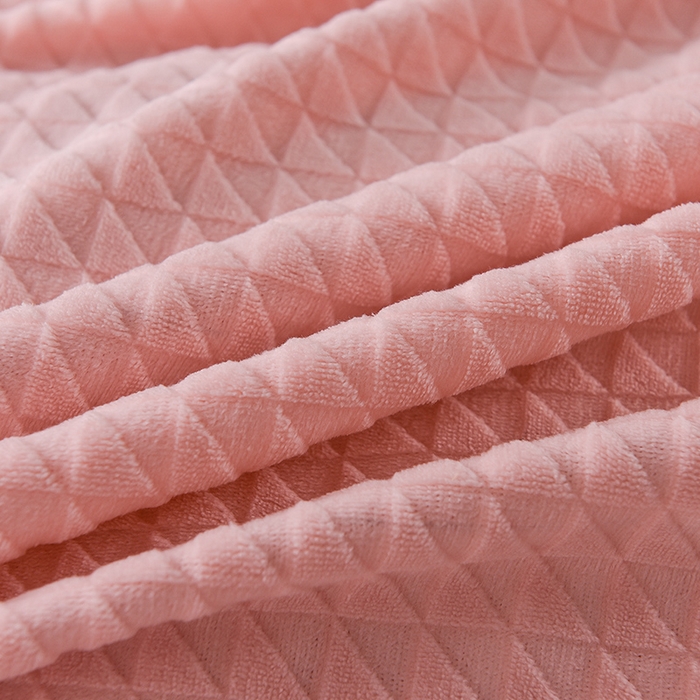 91家纺网 家纺一手货源 找家纺 印季家纺 2025新款华夫格三角格牛奶绒四件套 嫩粉