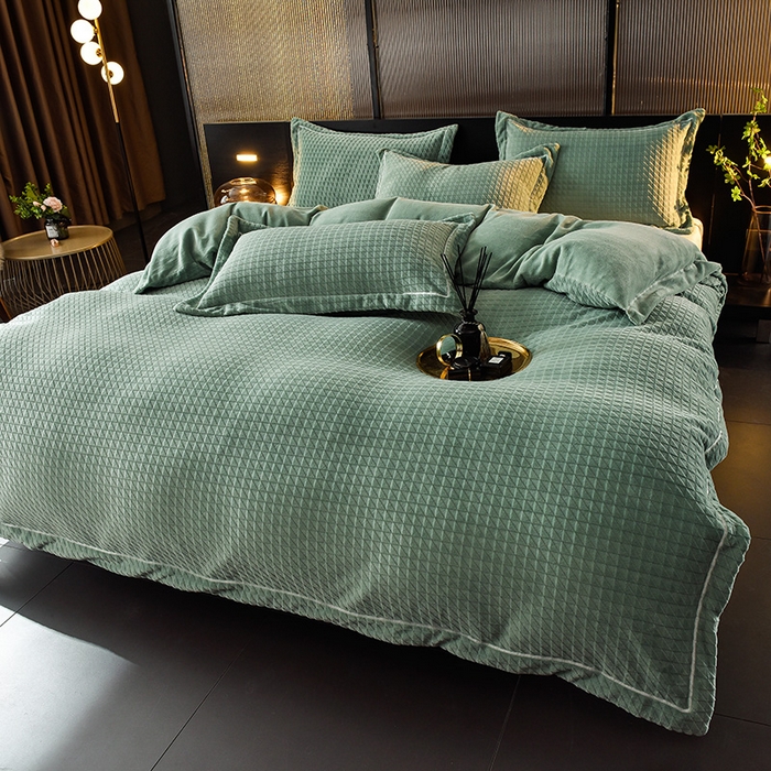 91家纺网 家纺一手货源 找家纺 印季家纺 2025新款华夫格三角格牛奶绒四件套 湖绿