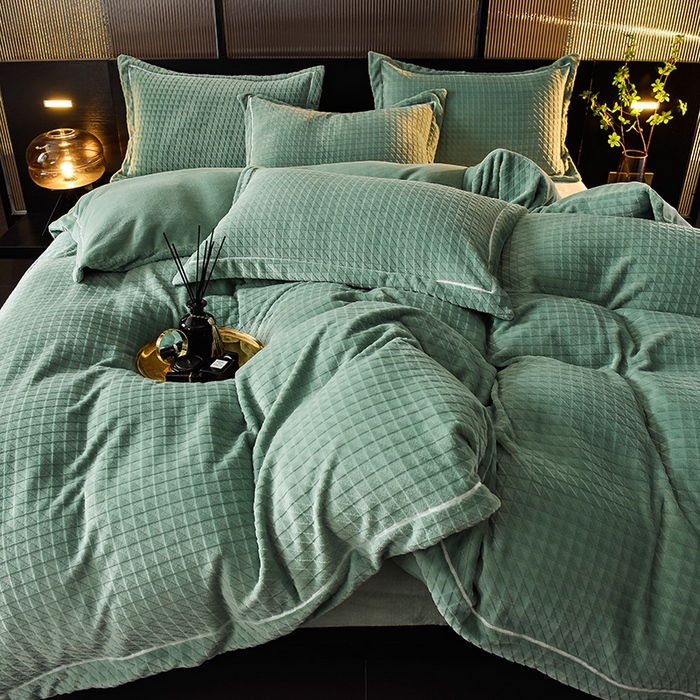 91家纺网 家纺一手货源 找家纺 印季家纺 2025新款华夫格三角格牛奶绒四件套 湖绿