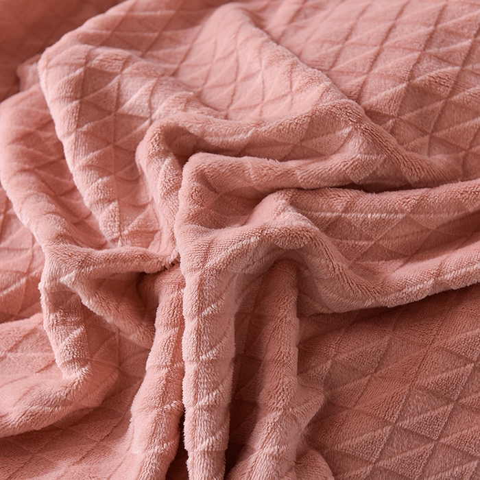 91家纺网 家纺一手货源 找家纺 印季家纺 2025新款华夫格三角格牛奶绒四件套 豆沙-灰