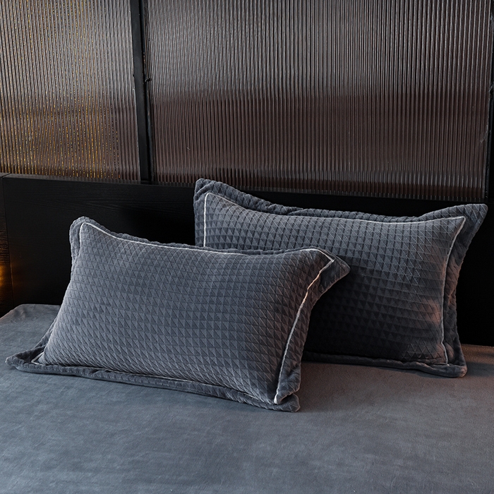 91家纺网 家纺一手货源 找家纺 印季家纺 2025新款华夫格三角格牛奶绒四件套 紫灰