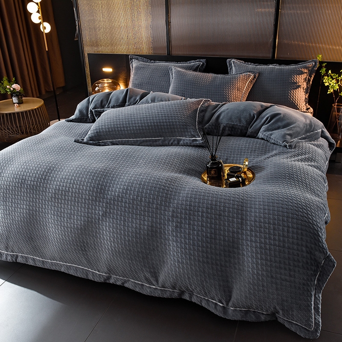 91家纺网 家纺一手货源 找家纺 印季家纺 2025新款华夫格三角格牛奶绒四件套 紫灰