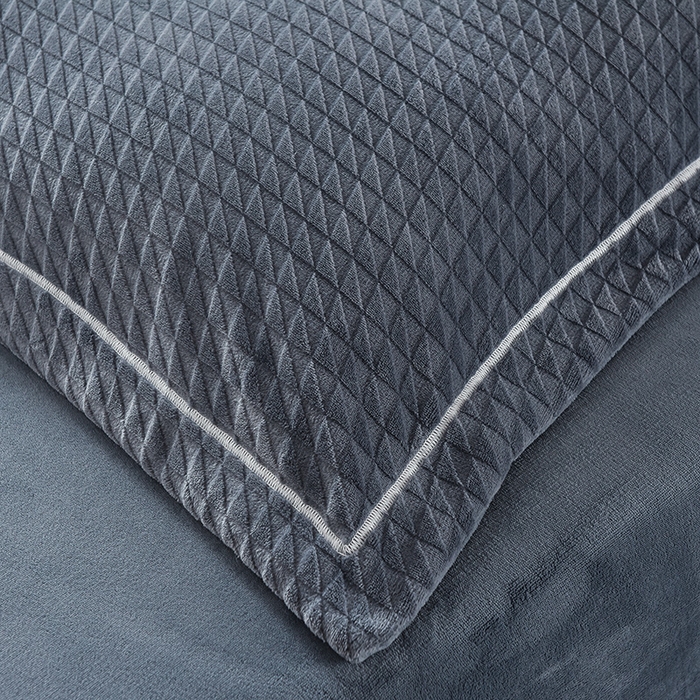 91家纺网 家纺一手货源 找家纺 印季家纺 2025新款华夫格三角格牛奶绒四件套 紫灰