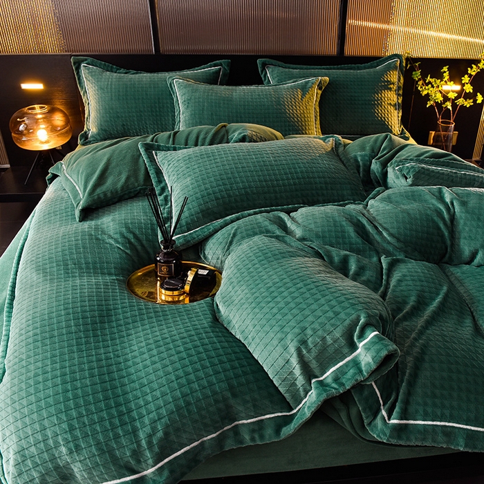 91家纺网 家纺一手货源 找家纺 印季家纺 2025新款华夫格三角格牛奶绒四件套 墨绿