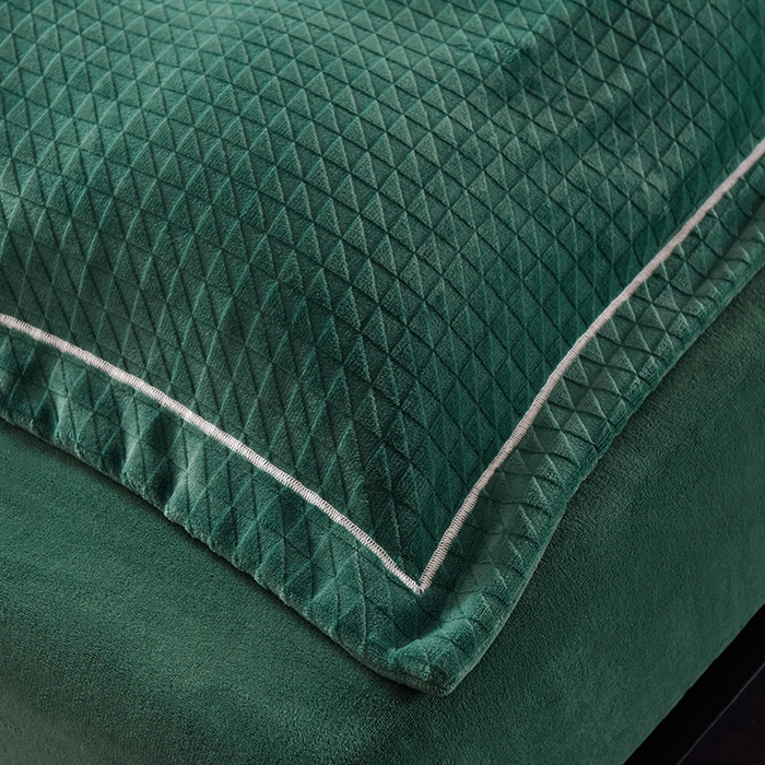 91家纺网 家纺一手货源 找家纺 印季家纺 2025新款华夫格三角格牛奶绒四件套 墨绿